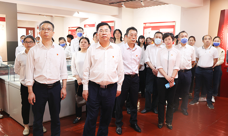 1681975168327773.jpg 组织参观.jpg