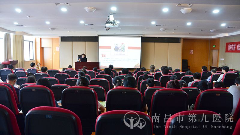 1593652769128174.jpg 七一党委书记讲课(网站).jpg